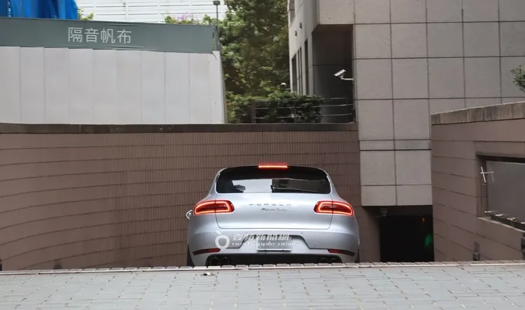 洪天祥駛回和女友劉奕兒內湖9千萬的家。特勤中心攝