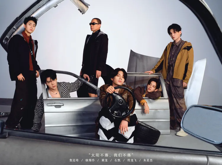 石凱（前）帶領焦邁奇（左起）、徐海喬、梁龍、符龍飛、朱星杰。翻攝披荊斬棘微博