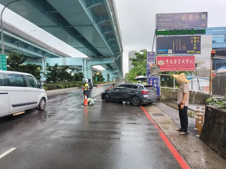 肇事的BMW轎車，簡姓女駕駛酒測為0。翻攝畫面