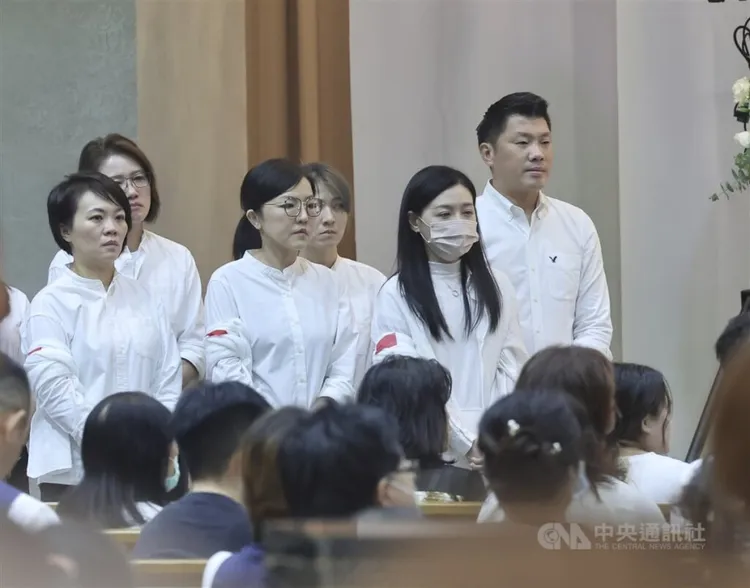 吳沛憶出席許家蓓告別式。中央社提供2