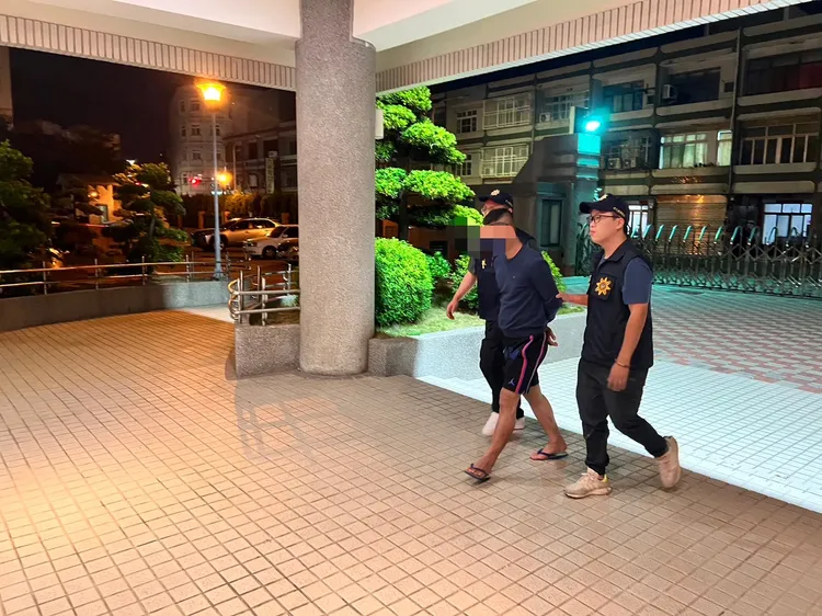 許嫌去年曾向鹿港天后宮等宫廟借神尊卻拿去網拍，被警方逮捕。資料照片