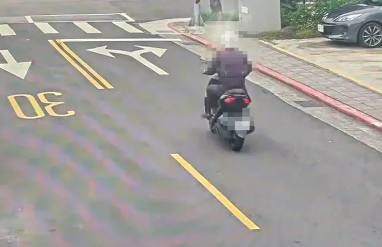 嫌犯騎車逃逸。警方提供