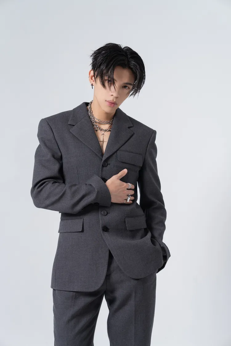 KIRE新歌《l.s.d》再度以「慾望情感」為靈感創作。The Kid Who Flew 翼有限公司提供