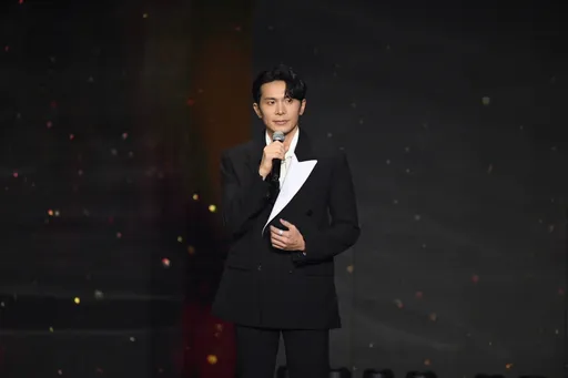 姚淳耀首挑金鐘大樑「網友看哭了」　主持不忘秀演技大受好評