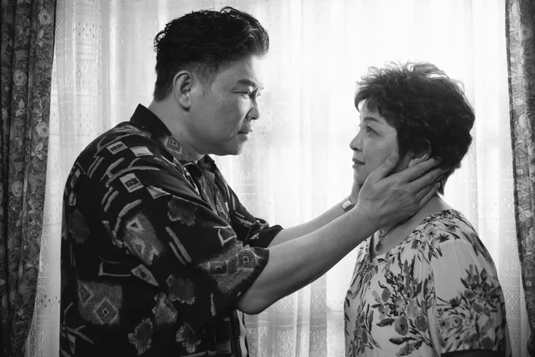 曾國城、楊貴媚對手戲令人印象深刻。牽猴子提供