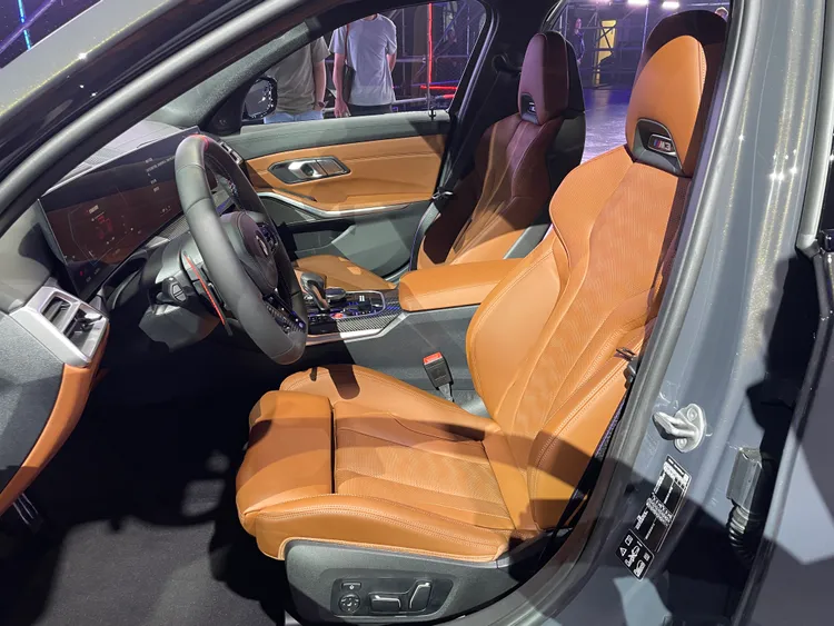 喜愛賽道競技的車主們更可以選配Racing Package版本增加M專業賽道駕駛及甩尾分析系統以及M專屬碳纖維賽車桶型座椅。林浩昇攝