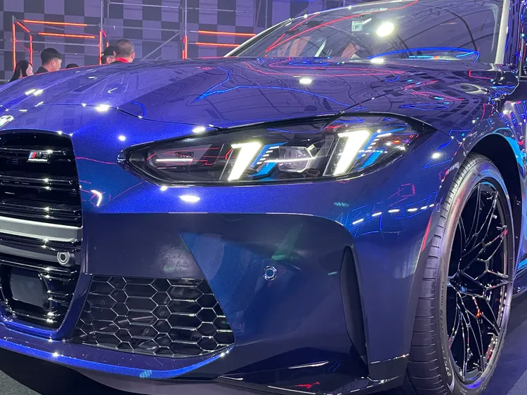 車頭升級四眼造型日型燈，光型變化智慧LED頭燈為車主提供最安全便利的夜間駕駛環境。林浩昇攝