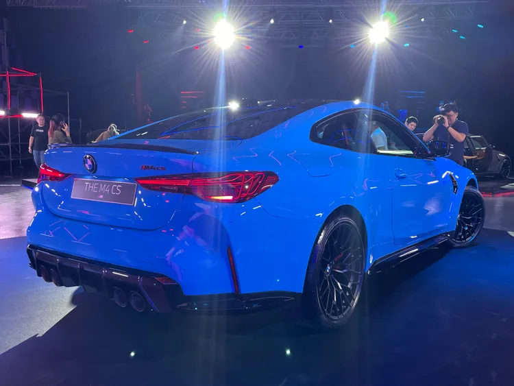 BMW M GmbH為BMW M4 CS提供專屬的車體強化結構及底盤調校設定，標準配備的M碳纖維陶瓷煞車系統及專屬鈦合金排氣系統。林浩昇攝