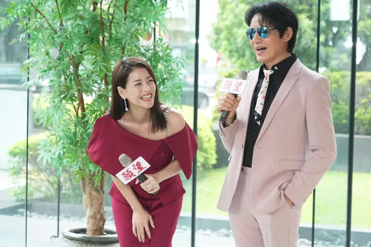 王樂妍（左）被霍正奇逗樂。彭欣偉攝影