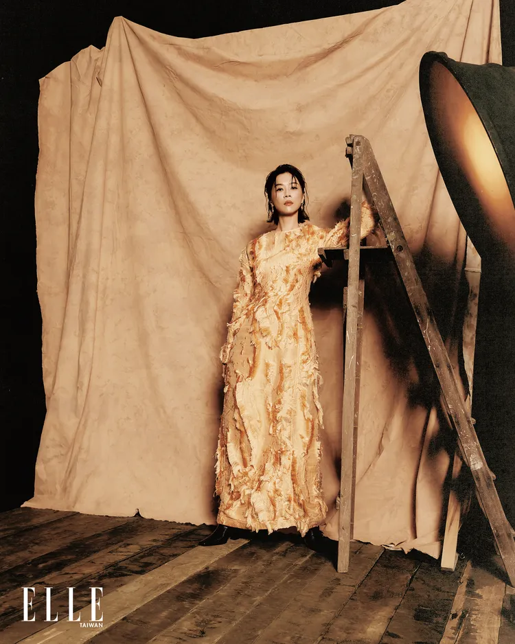 謝盈萱拍攝《ELLE》封面。《ELLE》提供