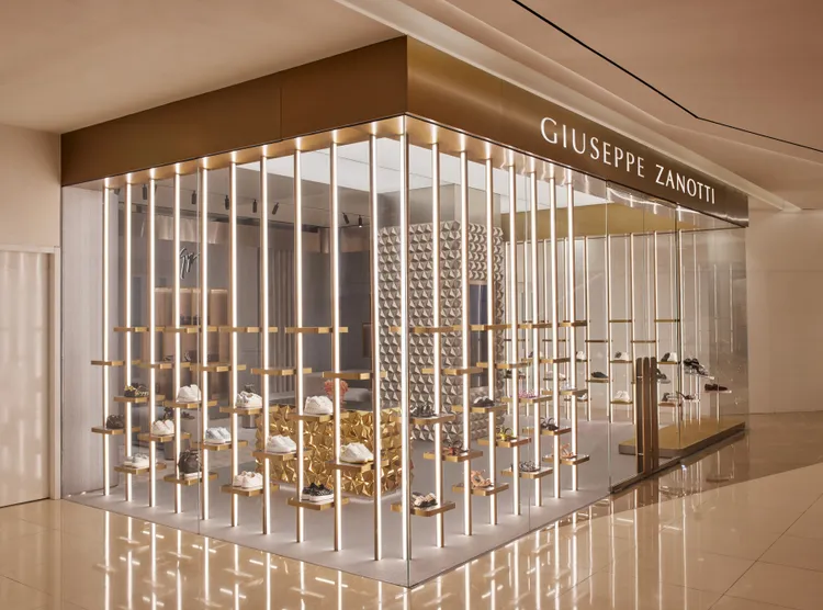 Giuseppe Zanotti進駐台北SOGO復興館開設全新概念店。品牌提供