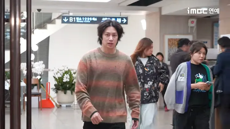 SJ希澈與金守美合作節目《社長的耳朵是驢耳朵》，昨現身悼念。翻攝YouTube