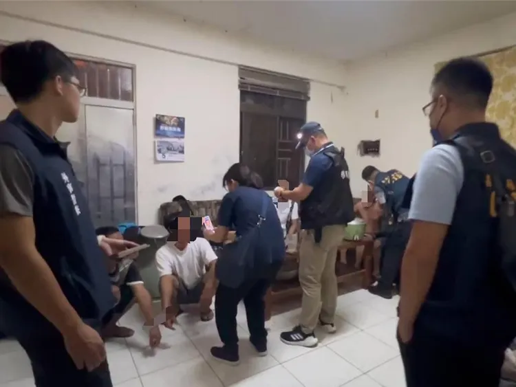 這些泰籍人士被剝好幾層皮，辛苦打工一個月賺不到2萬元。讀者提供