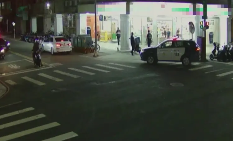 雙方在超商內爭執推擠。警方提供