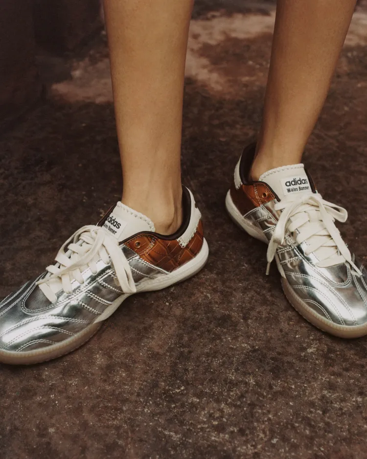 Samba Millenium換上金屬質感的搶眼皮革。品牌提供
