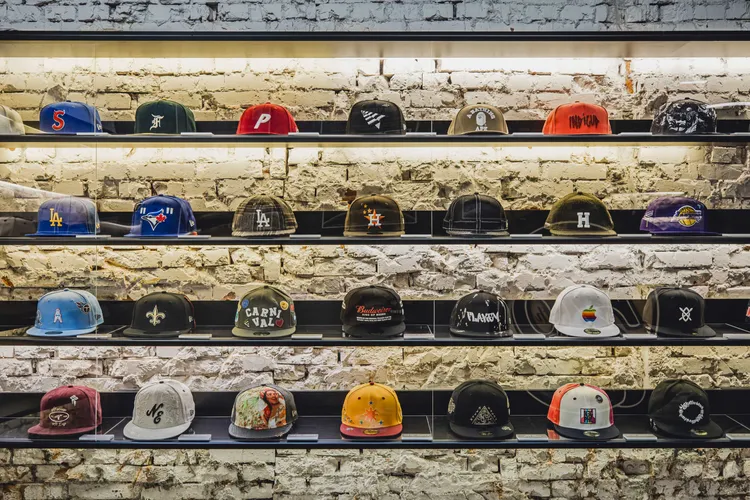 《NEW ERA 59FIFTY 70周年展覽》擺出多達70款聯名帽款。品牌提供