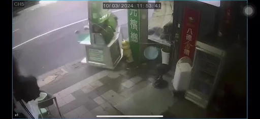 山陀兒發威！高雄檳榔攤「整個被吹走」　老闆娘傻眼