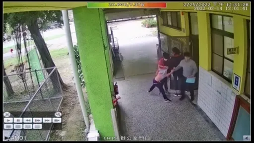 扬言断腿、关仓库!高雄离谱女师还用铃铛控制特教生 教育局:建议解聘并罚锾12万