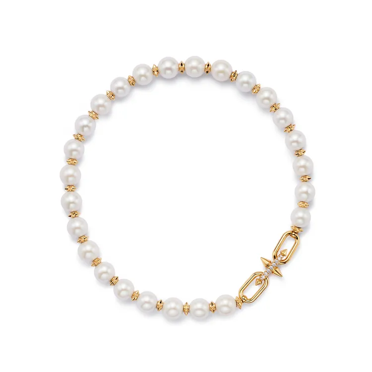 Tiffany Titan by Pharrell Williams 18K黃金鑽石與珍珠項鍊，83萬元。品牌提供