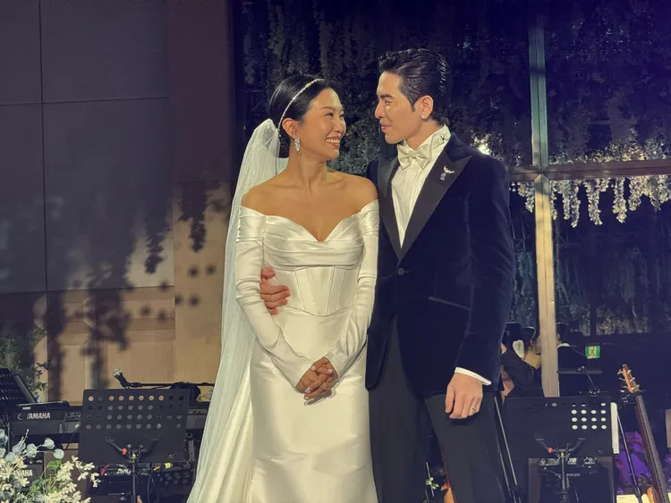 蕭敬騰與老婆接受大家的祝福。讀者提供