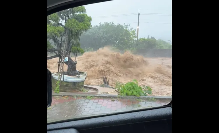 農地被沖爛。翻攝自細說淡水臉書