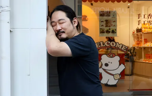 《黑白大廚》金度潤親解戴耳機「罹恐慌症」 瞇眼示人原因藏洋蔥