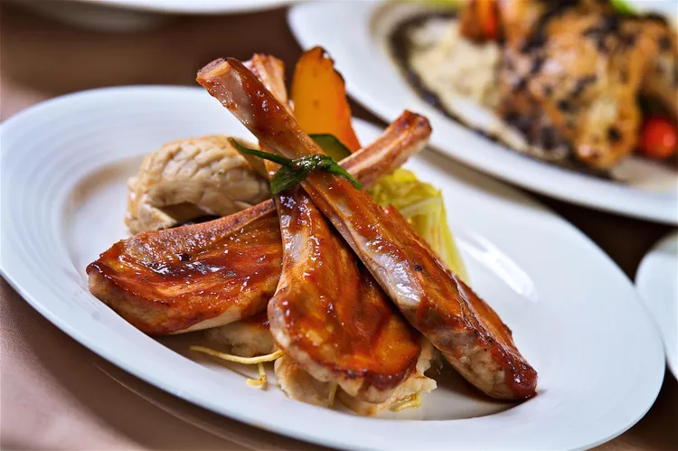 「2024神旺線上旅展」住房專案，海陸饗宴早午餐房客可選入住期間享用，或搭配延遲退房當日用餐，讓旅客擁有更多彈性的行程安排。業者提供