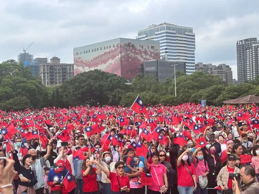 滑輪金牌選手劉巧兮擔任升旗手 「最愛國城市」林口國慶旗海迎光輝十月