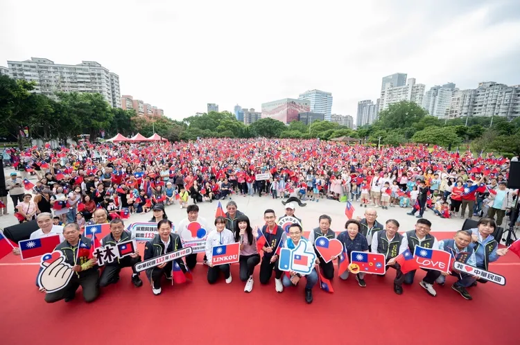 林口雙十國慶與元旦都有升旗典禮，參加民眾無論風雨都會出席，相當愛國，也令人敬佩。公所提供