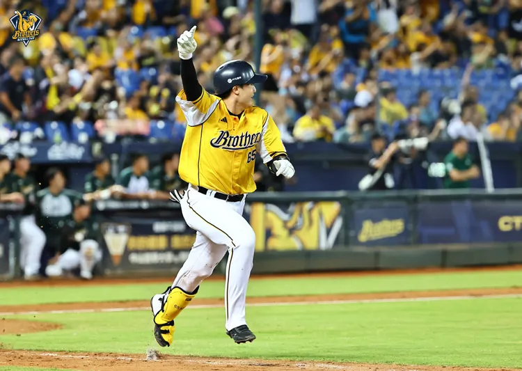 高宇杰打出再見安打。  中信兄弟提供