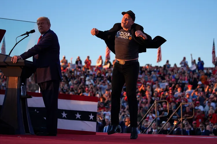 馬斯克（右）高調為川普站台。美聯社