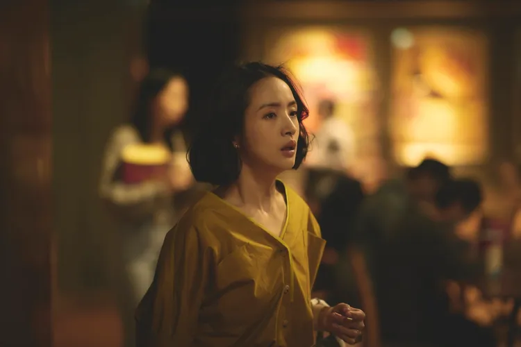 林依晨在《不夠善良的我們》飾演簡慶芬。公視提供