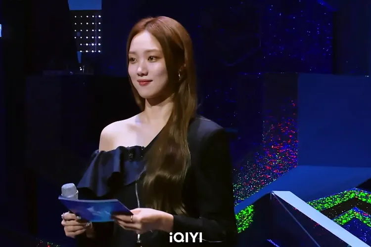 李聖經擔任《星光閃耀的少年》主持人。愛奇藝國際站提供