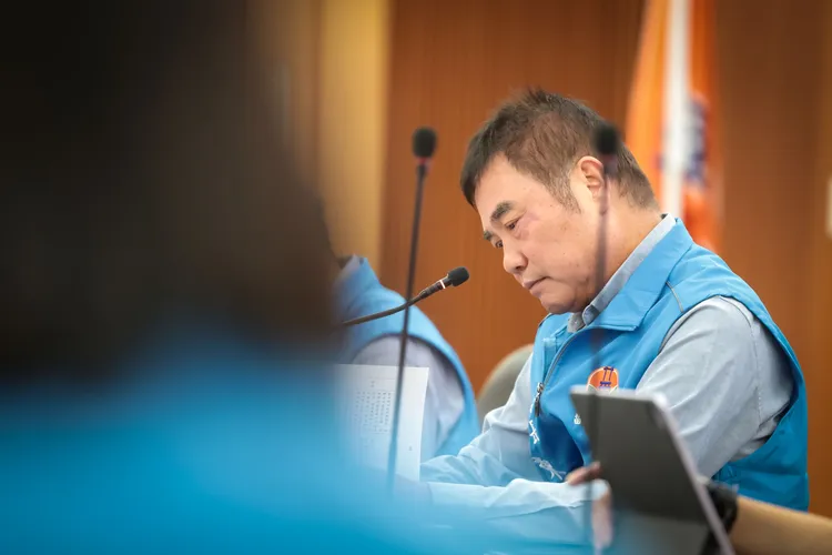 苗栗縣長鍾東錦表示，痛心又憤怒，「一定是我做的不夠好，才會養成如此的部屬。」翻攝其臉書