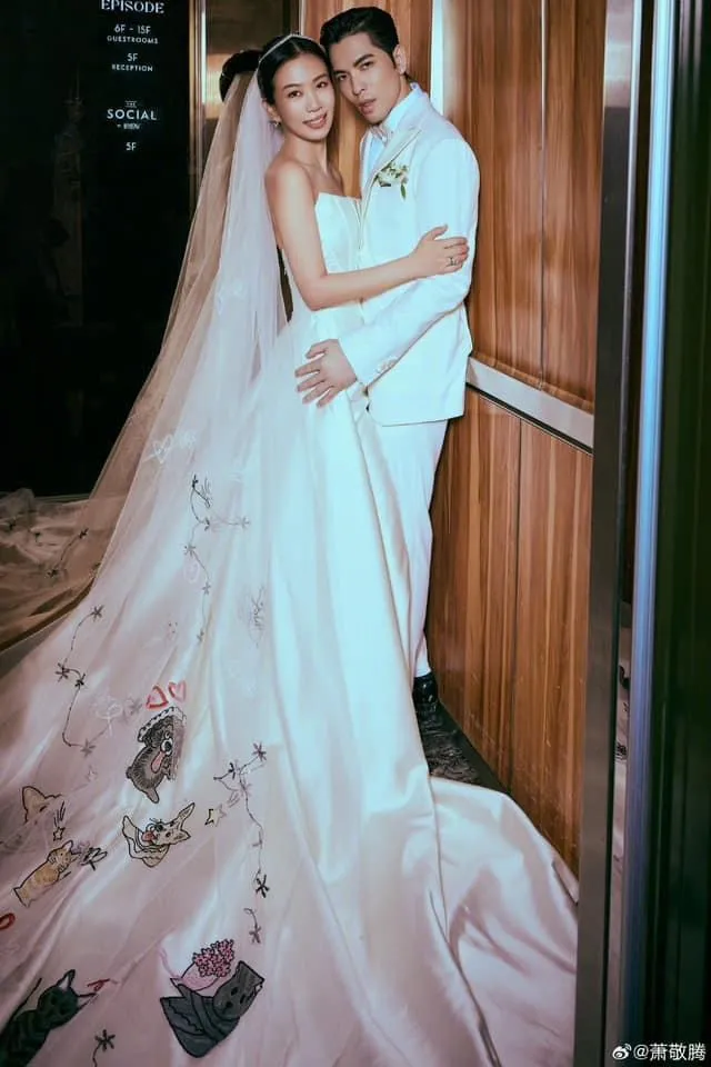 蕭敬騰曬出跟老婆的婚紗照。翻攝蕭敬騰微博