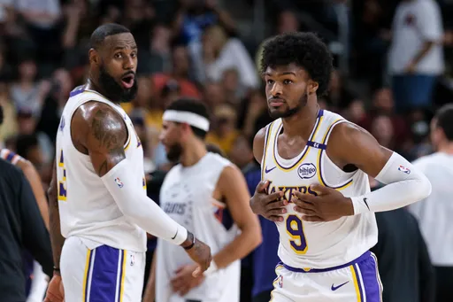 NBA首度「父子同場」！詹姆士和布朗尼合拿19分　猜猜兒子得幾分？