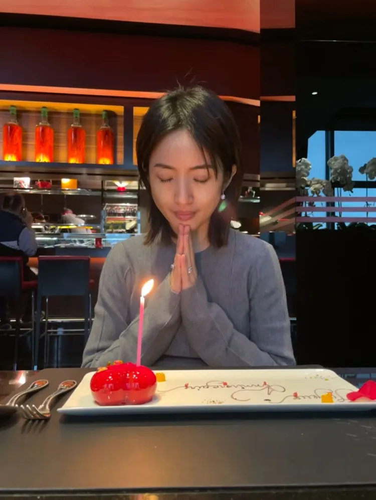 林依晨誠心許願。翻攝林依晨微博