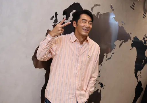 李李仁問鼎金鐘男配邀請女兒參加 甜喊:她是我的幸運星