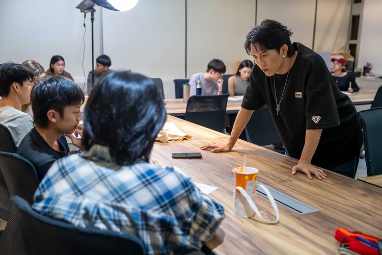 黃尚禾擔任名師講座講師，分享演戲的方法。TVBS提供