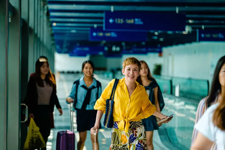 吳君如在片中玩交友軟體。甲上提供