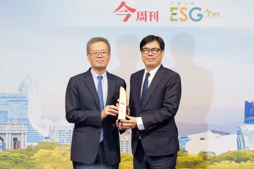 率高雄市府勇奪「永續城市」六大獎 陳其邁自己也摘「最佳首長信任獎」