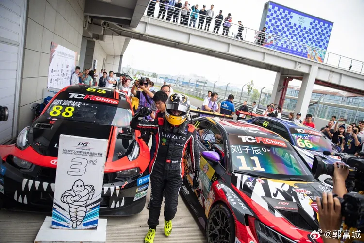 郭富城私下熱愛賽車。翻攝郭富城微博