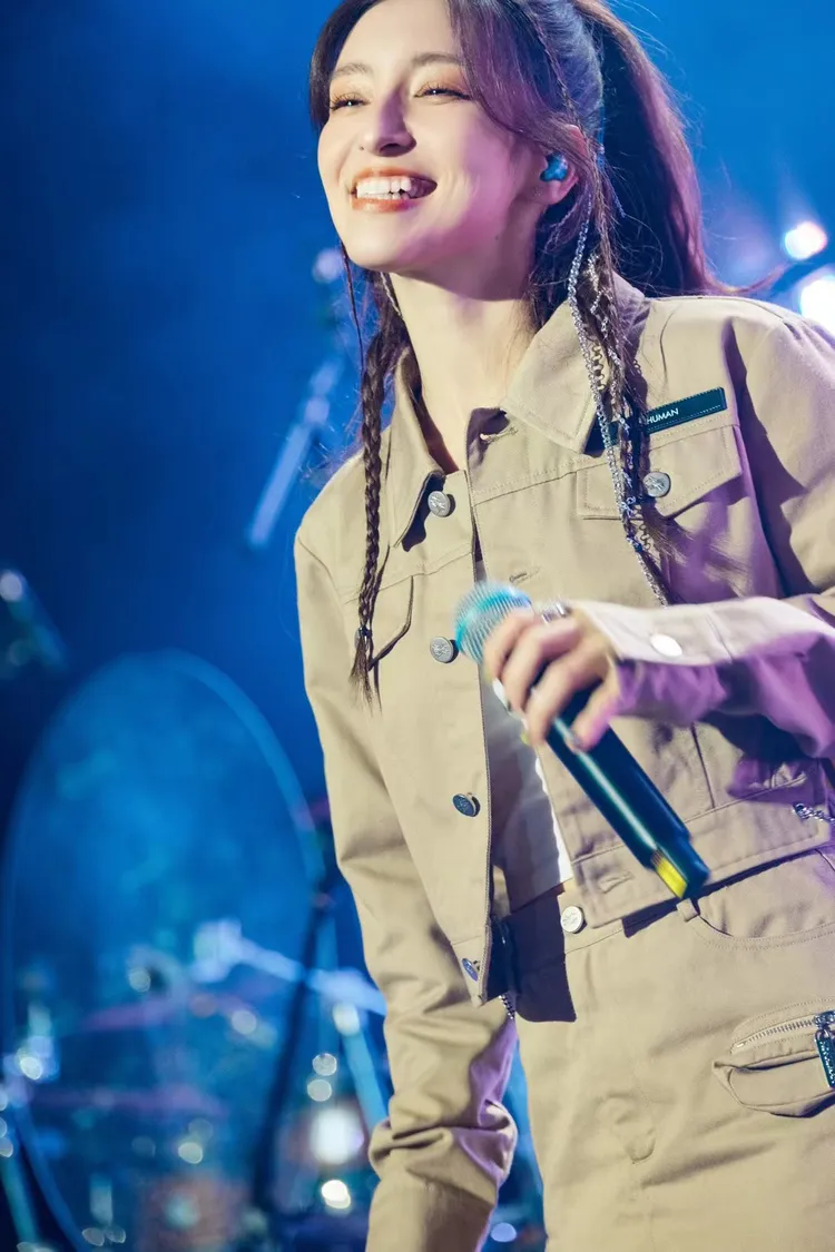 LARA表示自己我是吃貨，每站都充滿好多美食回憶。巨星傳奇提供