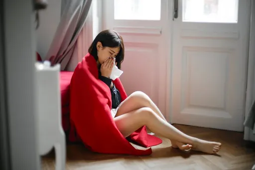 國中女「邊哭邊爬進診間」 醫揪元兇:超不舒服還有重症風險