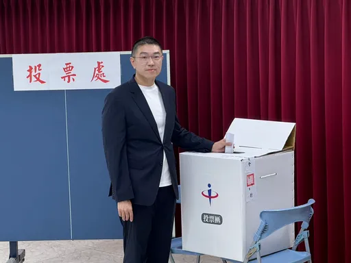 「罷樑案」今投票!謝國樑一早現身投開票所 神情愉悅呼籲快出來投票