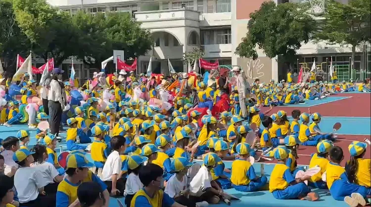 玉井國小操場一早就擠滿參加遊行的隊伍。民眾提供