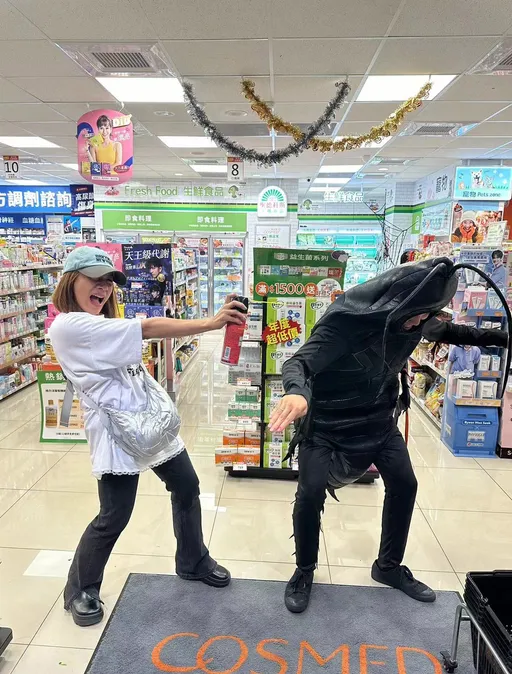 江美琪見巨型蟑螂嚇到花容失色 帥兒一句話暖爆