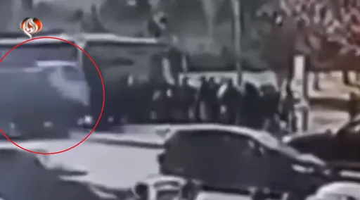 驚悚片|卡車保齡球式衝撞 1死30傷!長者「肉疊卡車底」淒厲哀號