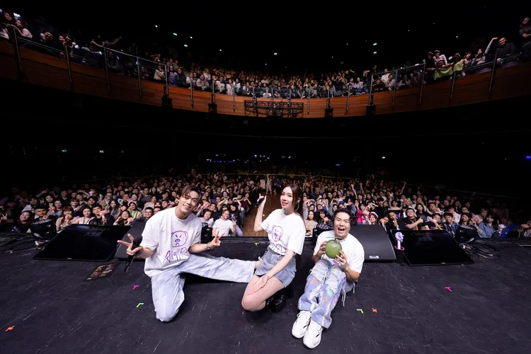 告五人歐巡首站倫敦場，經典夯曲齊發勾全場大合唱。圖／相信音樂提供