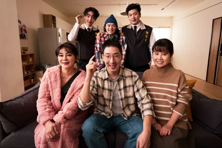 公視人生劇展《拍射吧廷方》帶黑色幽默風格，演員群大展搞笑功力。公視提供